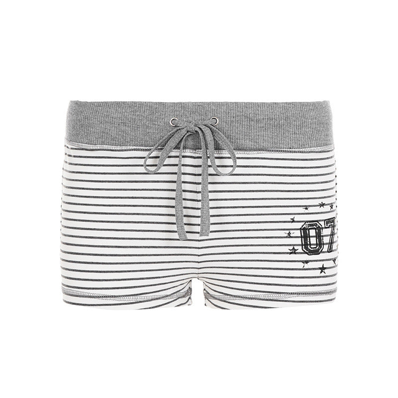Dame fritidsshorts med raffineret stribemønster og elastisk talje Skovae