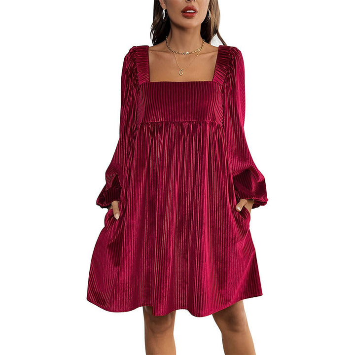 Kvinders oversized kjole med elegant ruffle detalje og luksuriøst snor stof Stilla