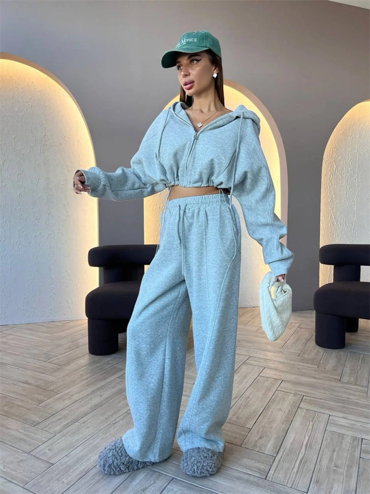 Dame Cropped Hoodie og brede Sweatpants Kombi Skovae