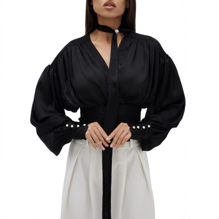 Kvinders bluse med voluminøse ærmer og elegante perleknapper Stilla