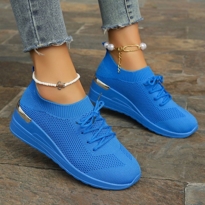 Dame Elegante og sporty Sneakers med åndbart strikmateriale og komfortabel plateau Stilla