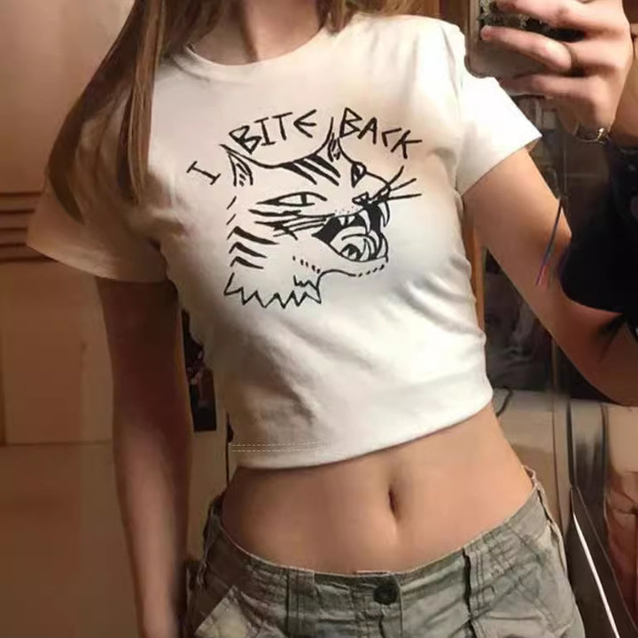 Dame Crop-T-shirt med kreativt skeletdesign og inspirerende tekst Skovae