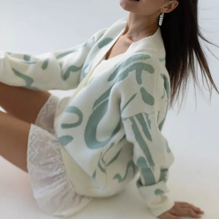 Dame cardigan med moderne mønster og elegante knapper