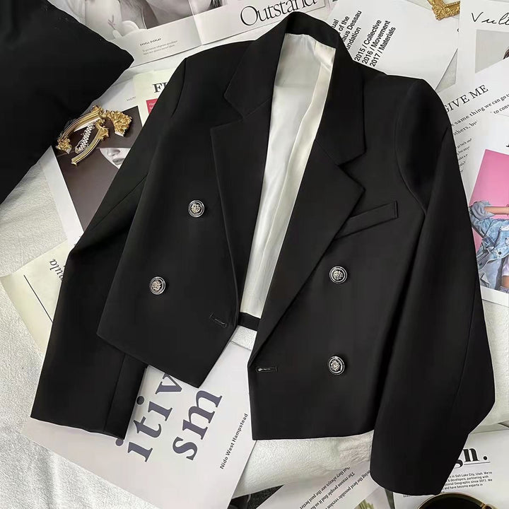 Kvinders kortskåret blazer med dekorative knapper Stilla