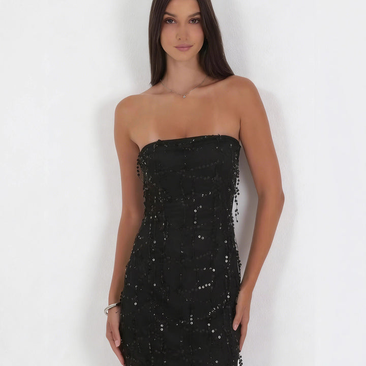 Kvindernes elegante off-the-shoulder cocktailkjole med glitrende perler og figursiddende snit