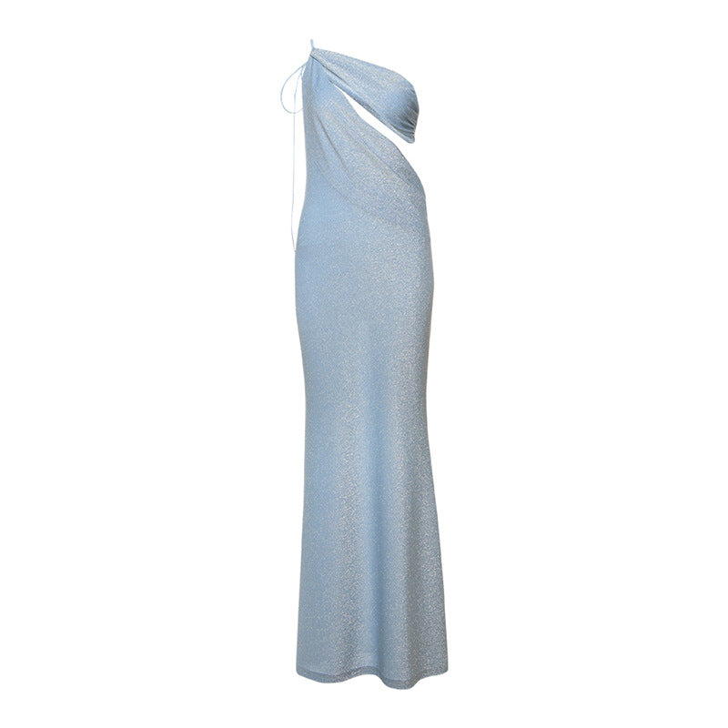 Dame elegant aftenkjole med asymmetrisk snit og glitrende detaljer Stilla