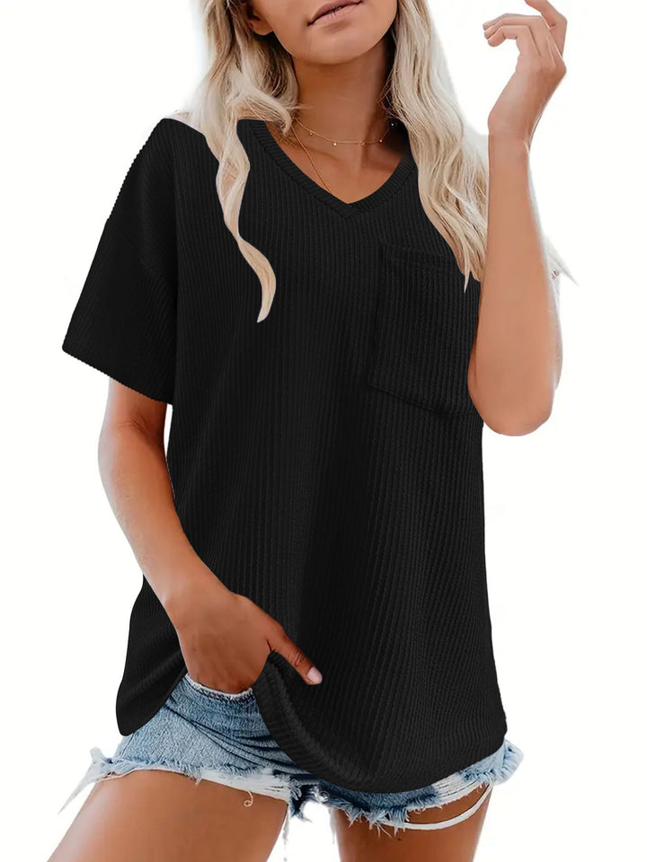 Dame afslappet V-hals T-shirt med brystlomme og fin ribstruktur Stilla