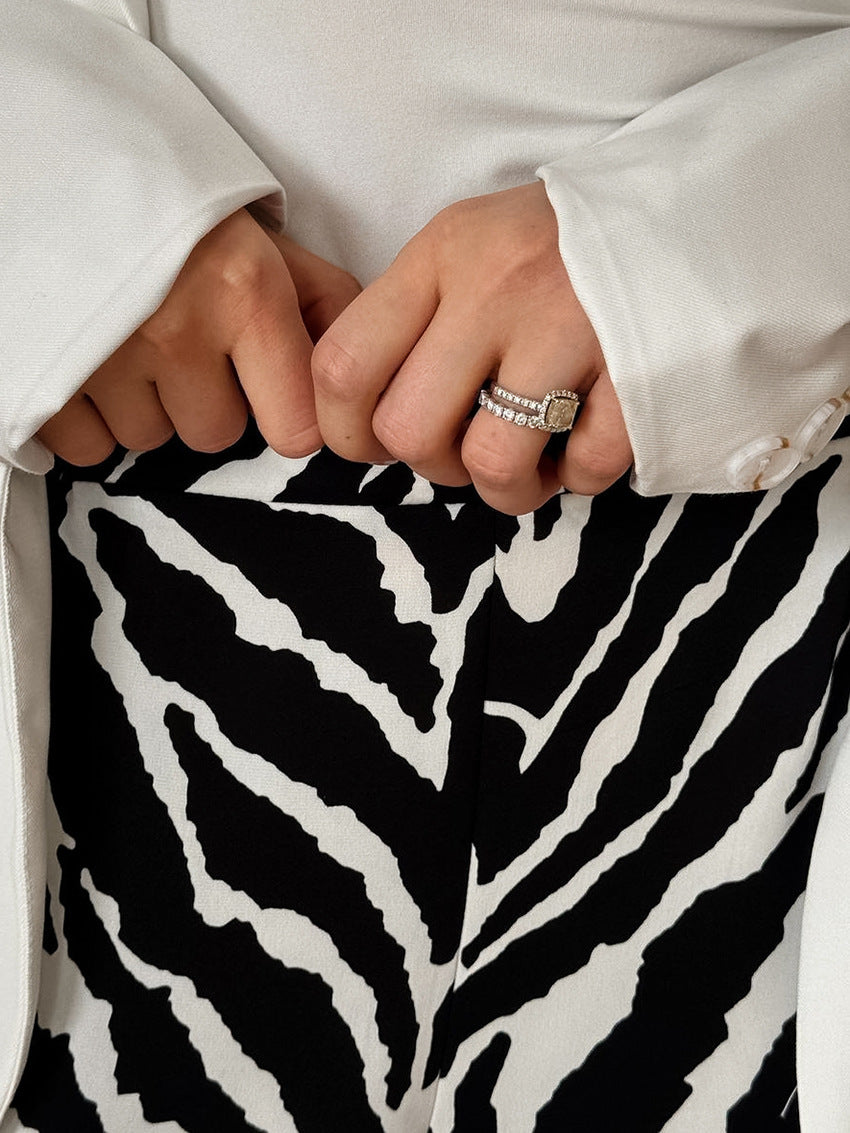 Dame bred Zebra-print Palazzo-bukser med elastisk talje og elegant snit Stilla