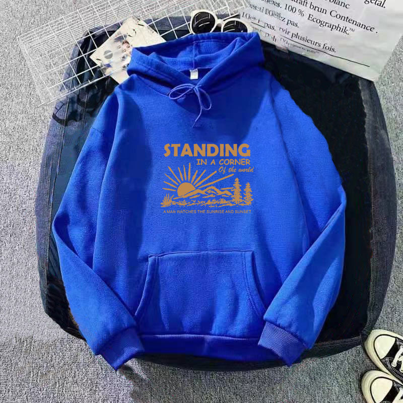 Kvinders hoodie med inspirerende landskabsdesign Skovae