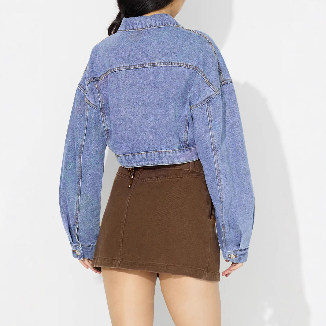 Kvindernes cropped denimjakke med(voluminøse) ærmer og trendy knapdetaljer Stilla