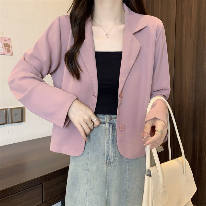 Kvinders stilfulde korte jakke med elegant knapudskæring Stilla