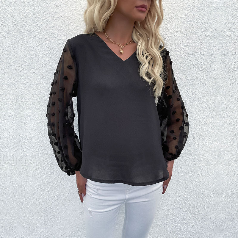 Damebluse med elegante pufærmer og struktureret overmateriale Skovae