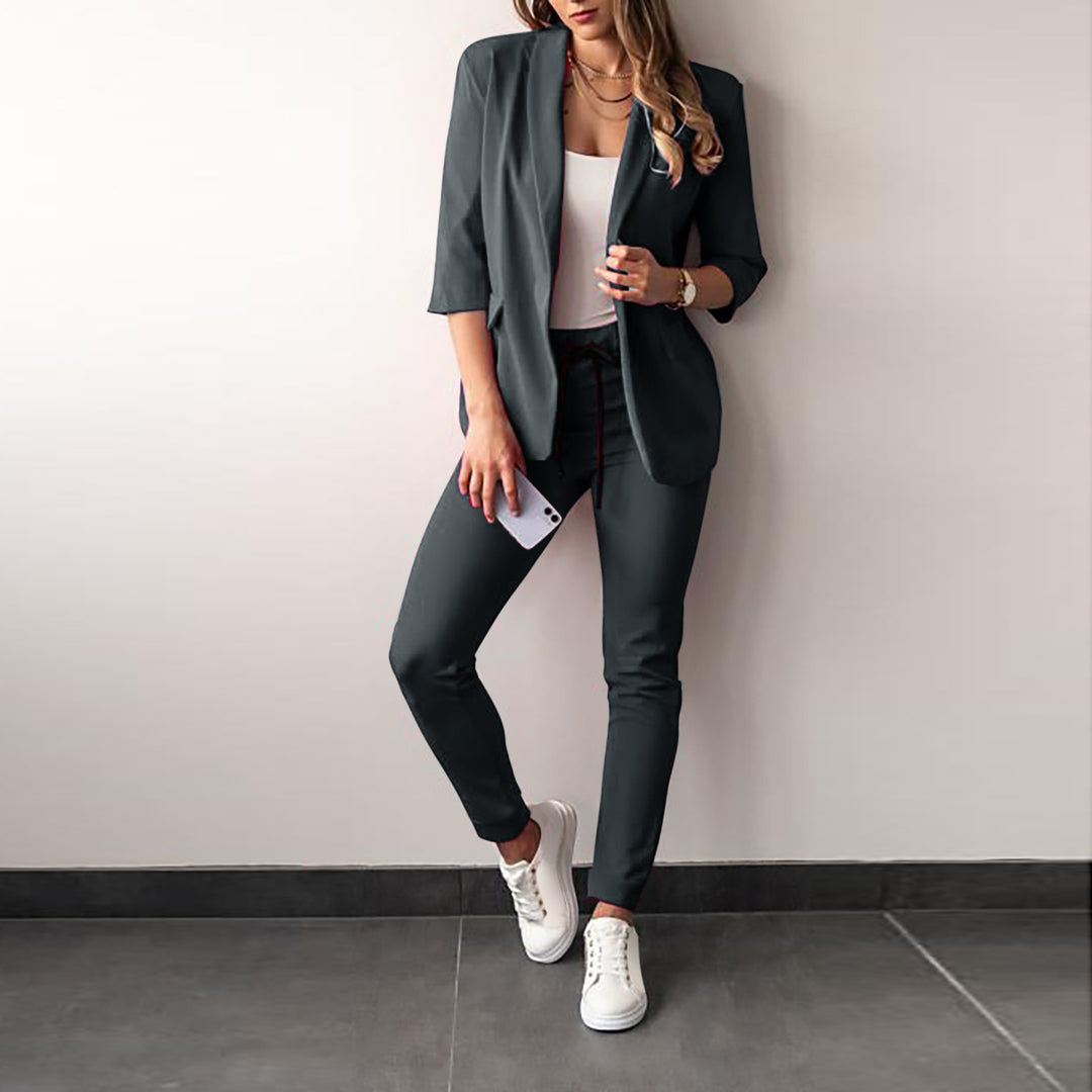 Dame moderne Business-jakkesæt med blød blazerjakke og elegante bukser Stilla