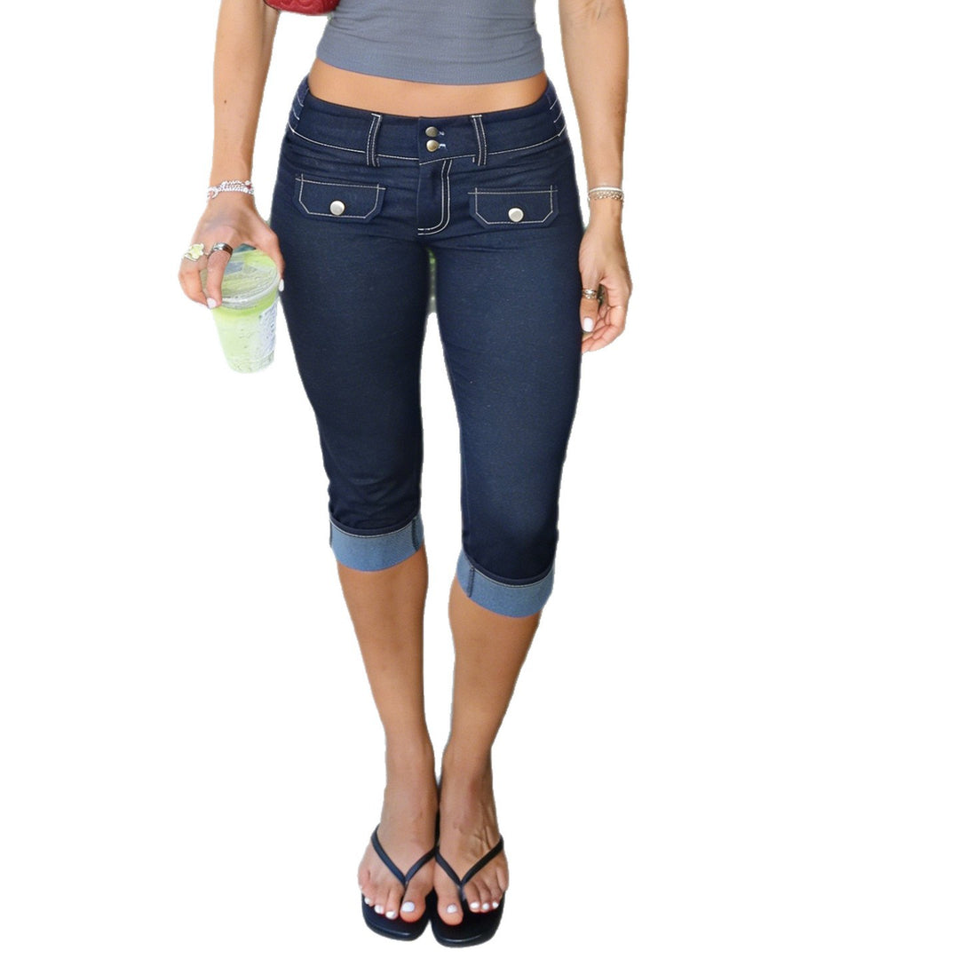 Dame jeans i moderne cropped stil med praktiske lommer og afslappet omslag Skovae