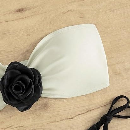 Dame Bandeau-Bikini med blomsterdetaljer og justerbare stropper Stilla