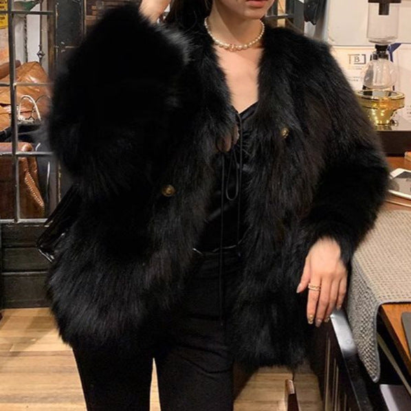 Kvindernes fashionable faux fur jakke med elegante knapdetaljer Stilla