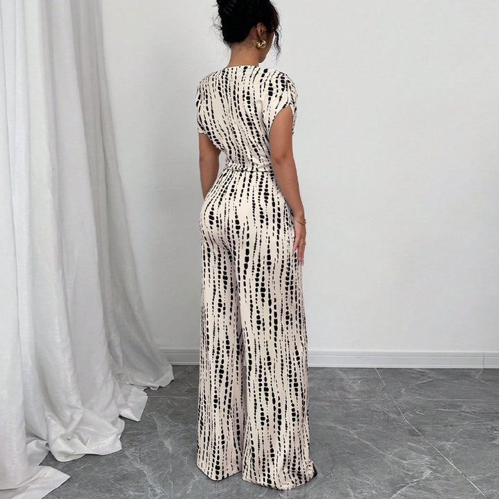 Dame elegant og luftig jumpsuit med asymmetrisk snit og bindebælte Stilla