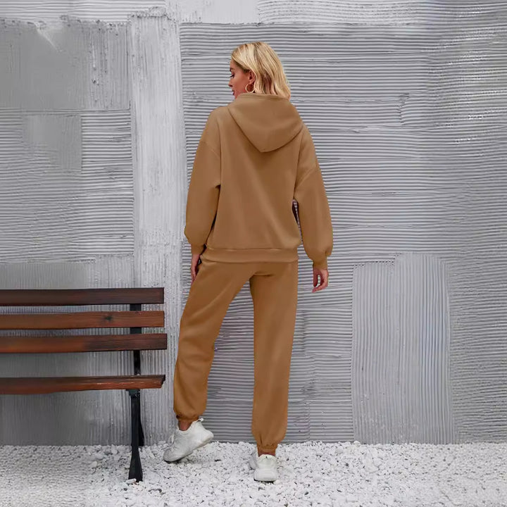 Dame casual hoodie sæt med en komfortabel pasform og sidelommer Skovae
