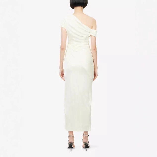 Dame indpakningskjole med asymmetrisk overdel og elegante draperinger Skovae