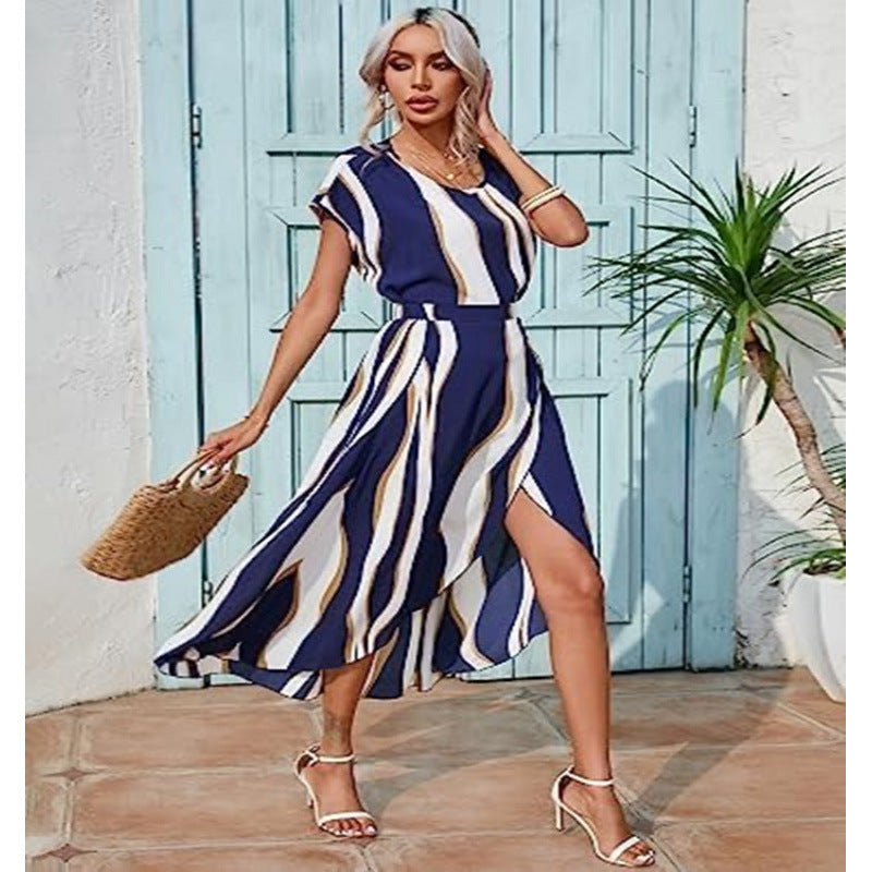 Dame Maxi-kjole med moderne striber og elegant split Skovae