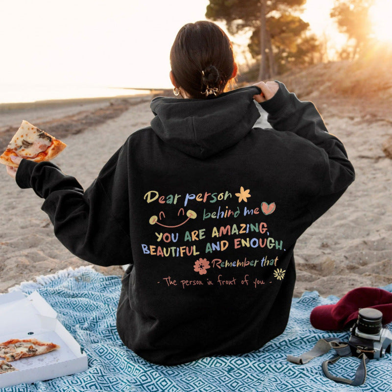Kvinders hætte sweatshirt med motiverende print og komfortabel pasform Skovae