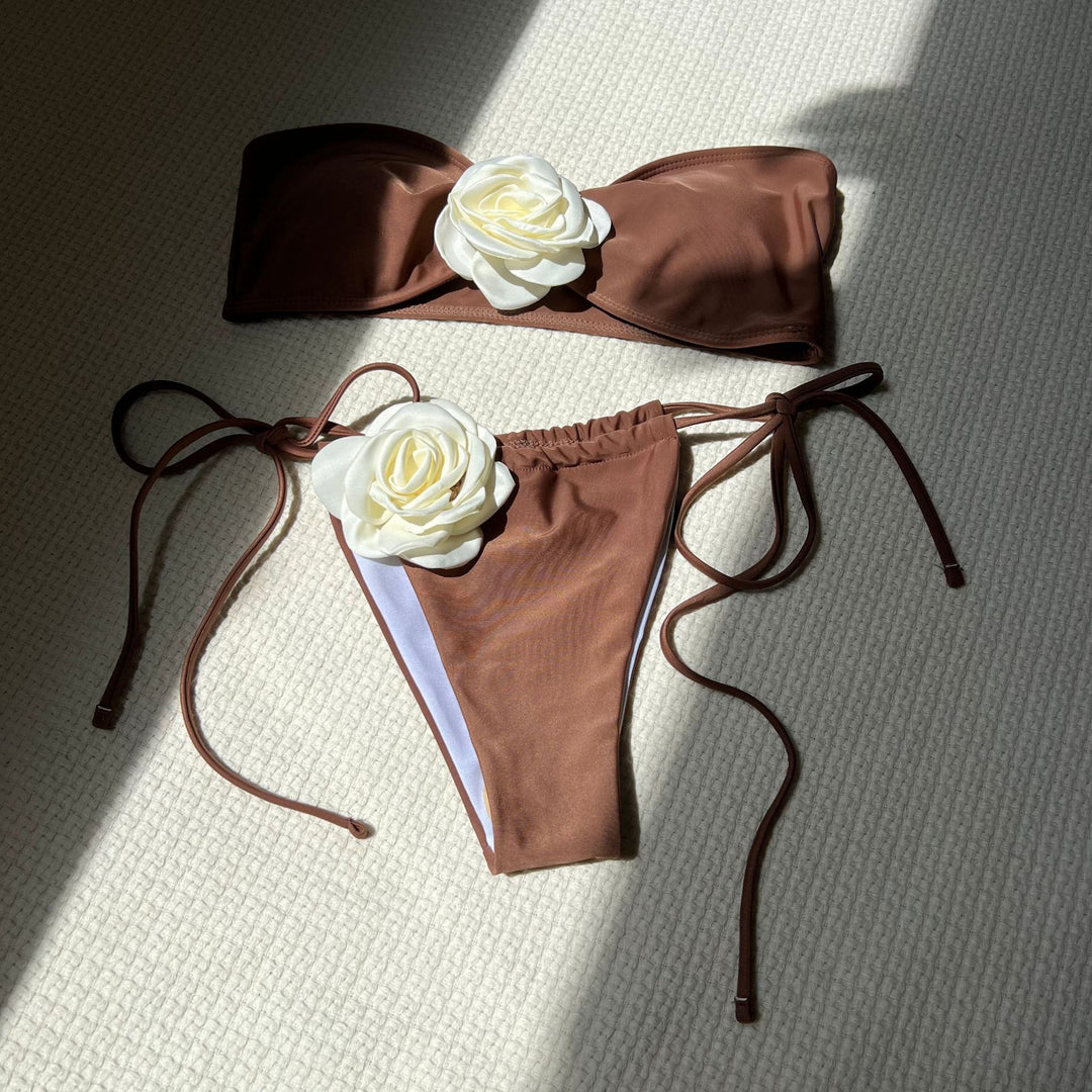 Dame bikini-sæt med elegante blomsterapplikationer Stilla
