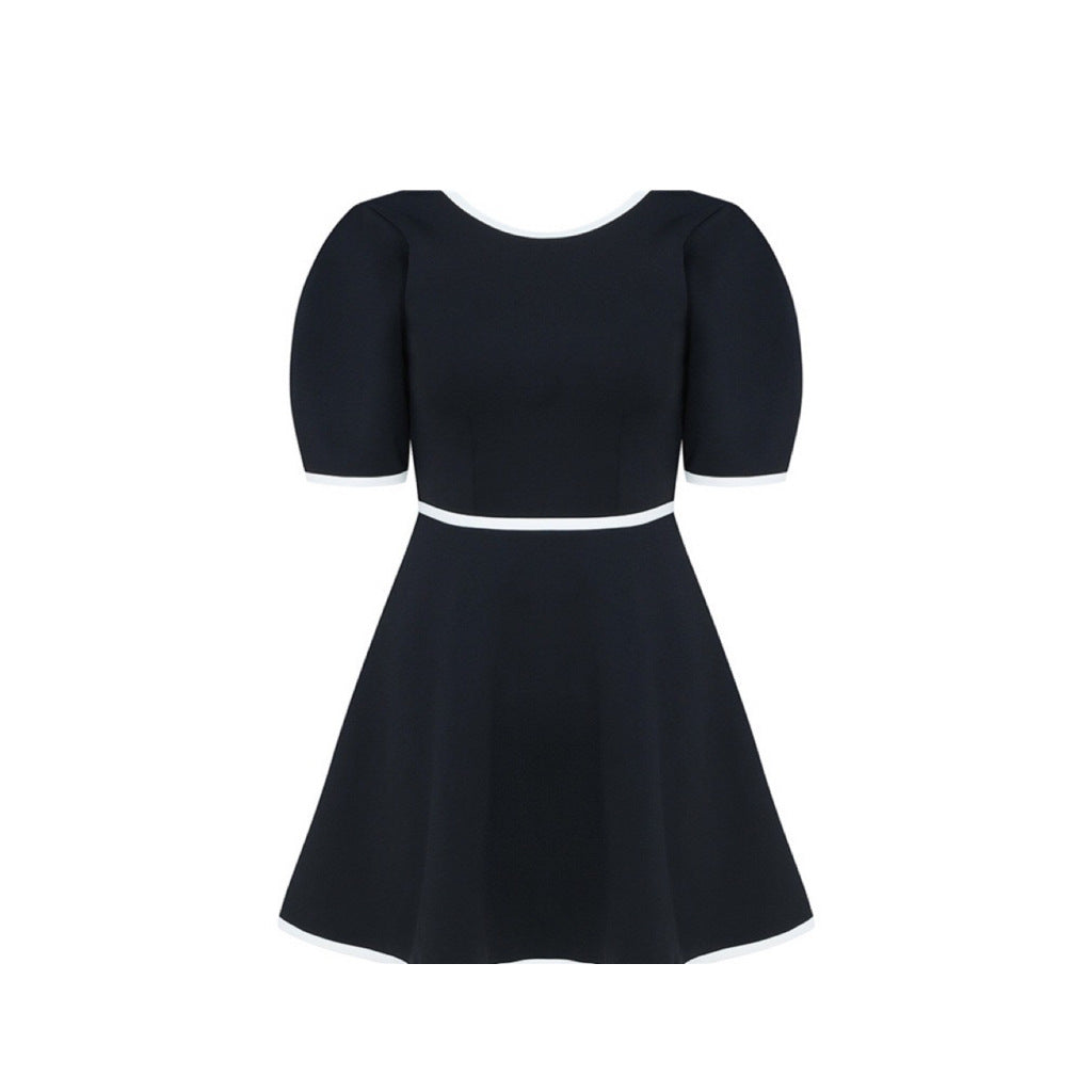 Dame elegant svømme dragt med fashionable accenter og feminint snit Stilla
