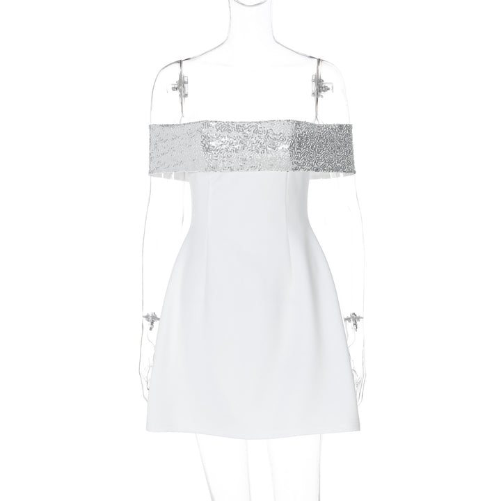 Dame minikjole med skulderfri design og glitrende overdel Stilla