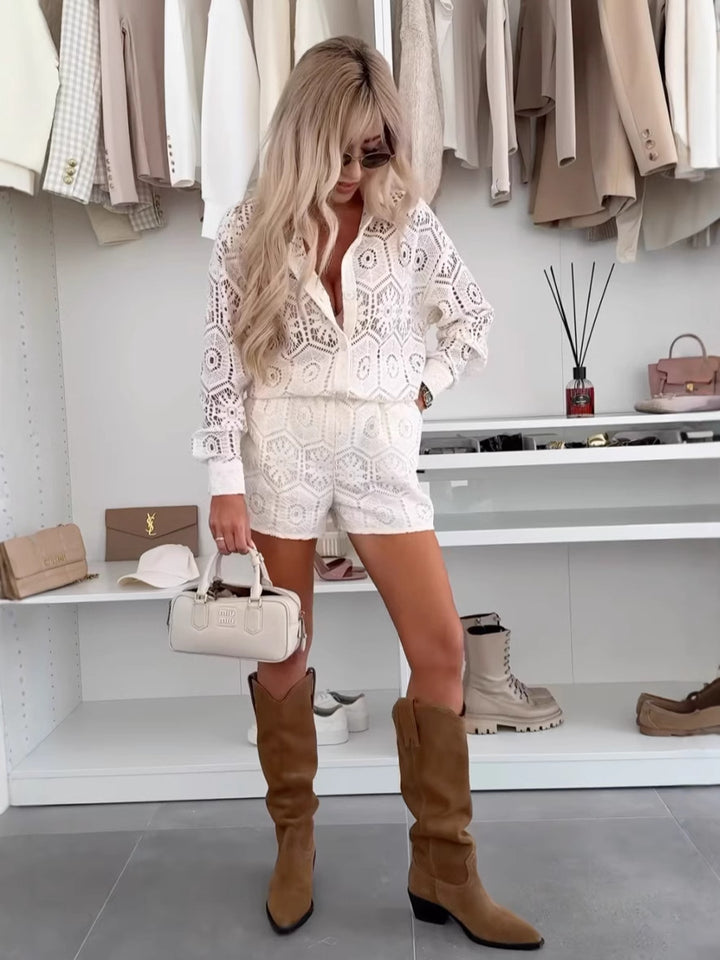 Dame spidsestof kort overall med elegant krave og ærmer Stilla
