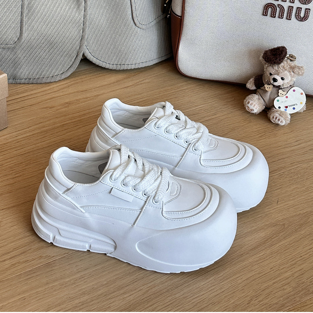 Femme Chunky Platform Sneakers med retro-silhouette Stilla