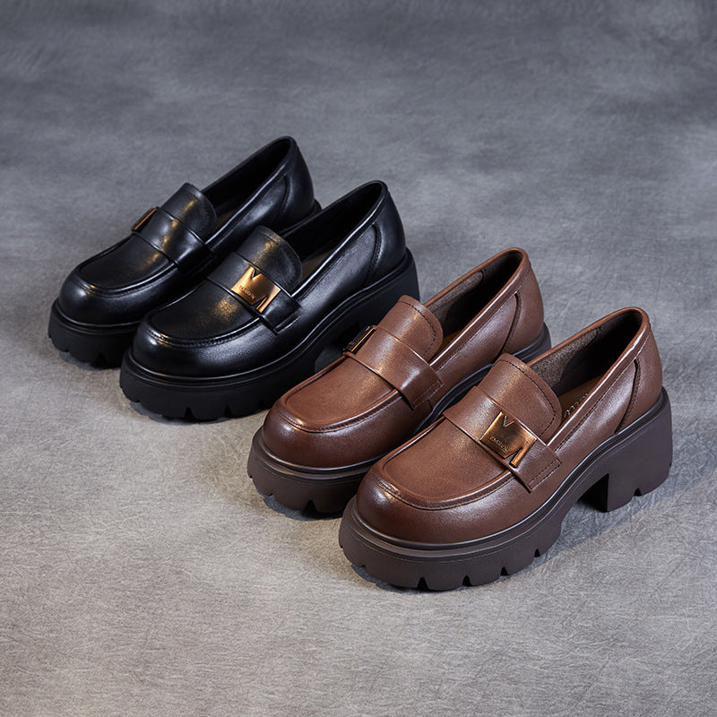 Dame Chunky Platform Slipper med dekorativ metallisk accent Stilla