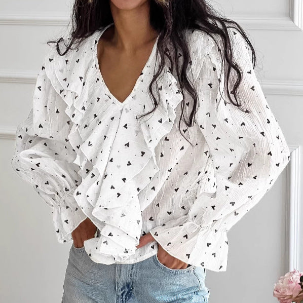 Dame blusende bluse med voluminøse flæser og V-hals Stilla