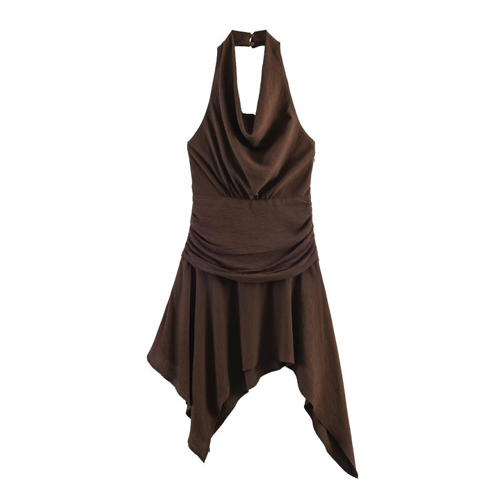 Dame asymmetrisk halterneck kjole med elegant draperingsdesign Skovae
