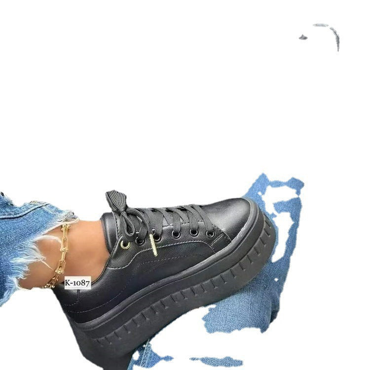 Dame Plateau-Sneaker med blank overfladestruktur og skridsikker sål Stilla