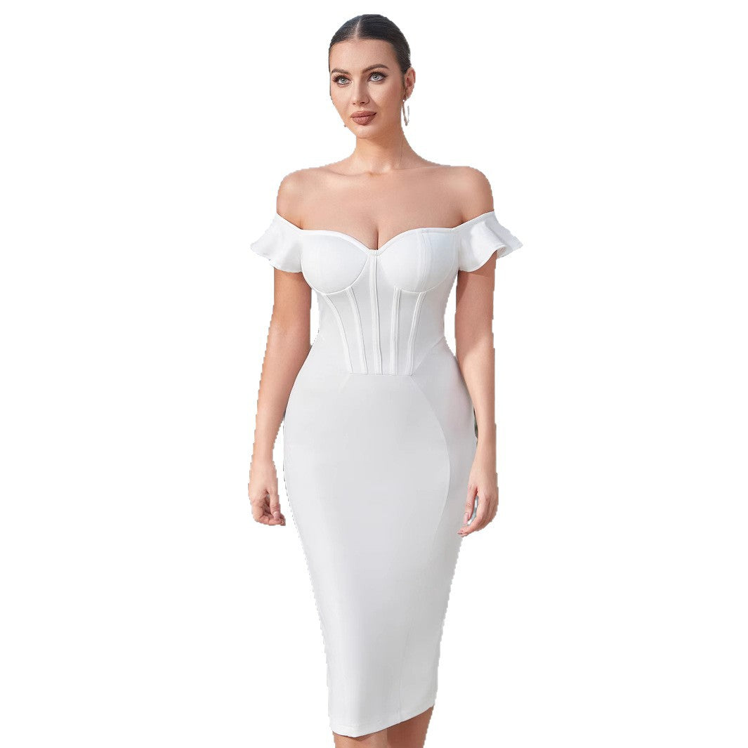 Kvindernes figursyede kjole med off-shoulder design og korsett look Stilla
