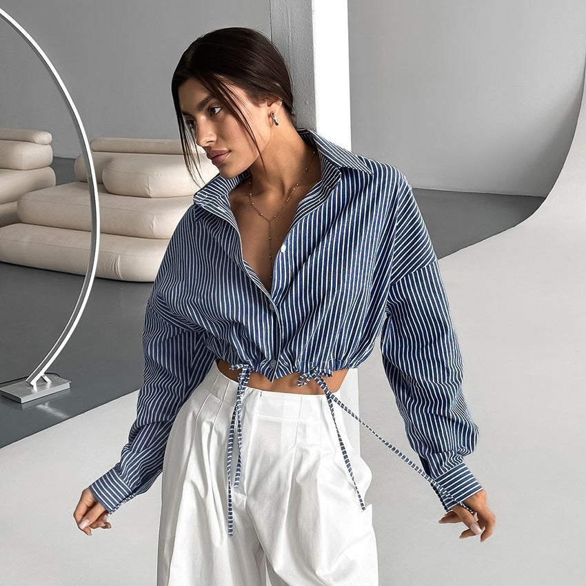 Dame stribet oversized skjorte med taljerbart design Stilla
