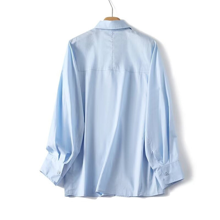 Dame elegant langærmet bluse med moderne detaljer og struktureret stof Skovae