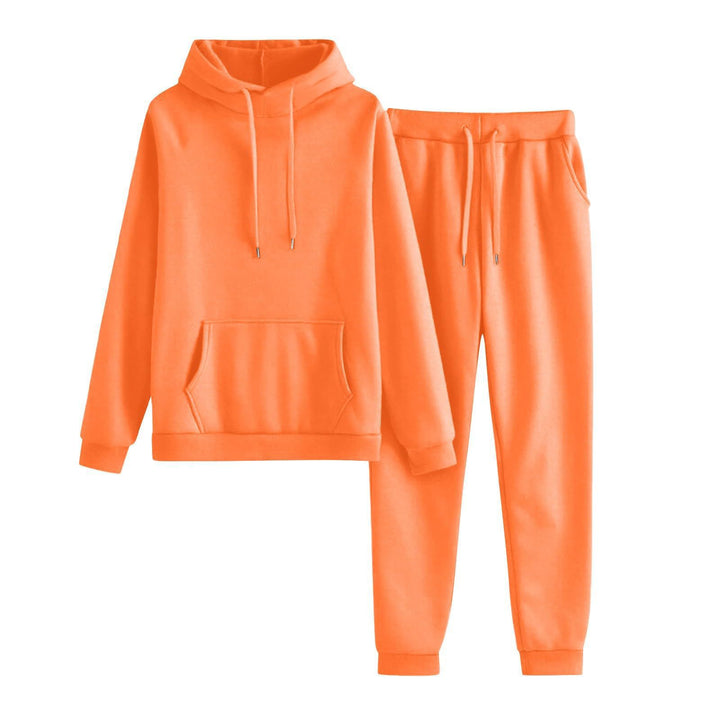 Dame hoodie og jogger sæt i en afslappet pasform med praktiske lommer Skovae
