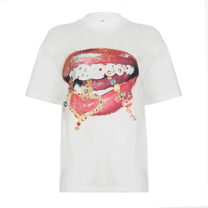 Dame afslappet T-shirt med glitrende korsdesign og generøs udskæring Skovae