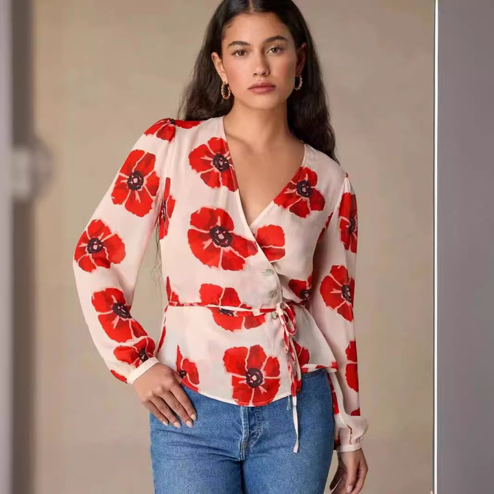 Dame indpakningsbluse med florale accenter og elegant taljehæk Stilla
