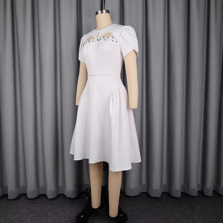 Damekjole med elegante puffærmer og raffinerede udsparinger