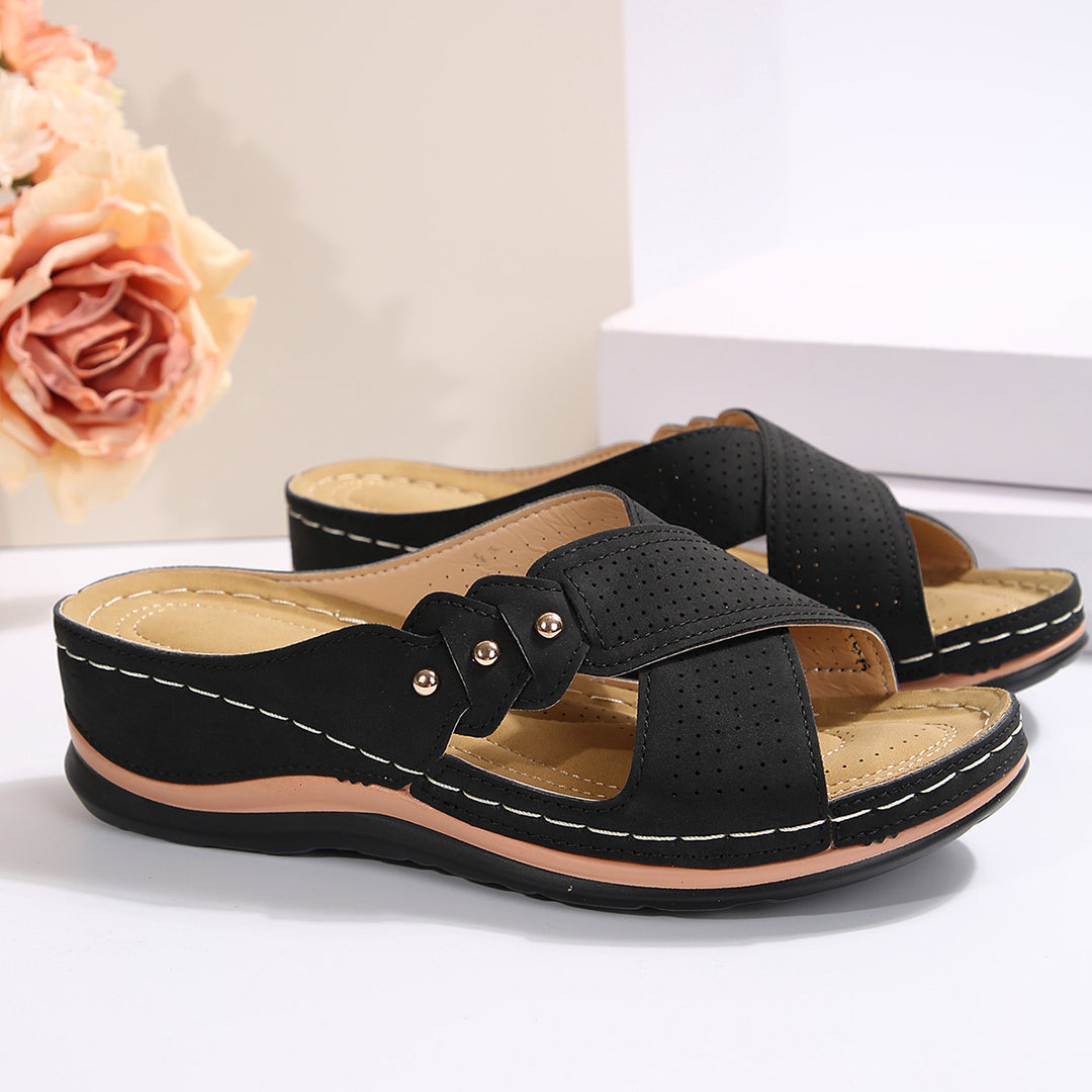 Dame Komfortable Sandaler med perforerede remme og ergonomisk fodbæt Stilla