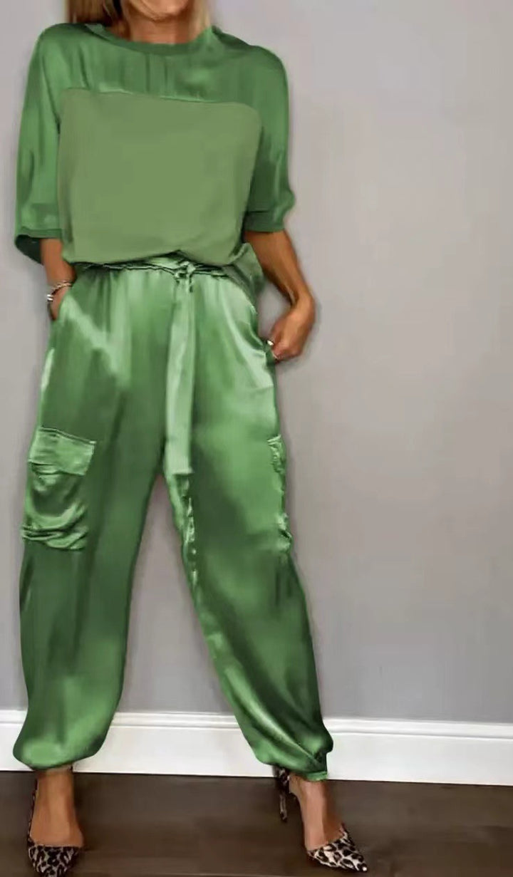 Dame Satin-Loungewear-Sæt med praktiske cargo-lommer og elastisk bukseelastik Stilla