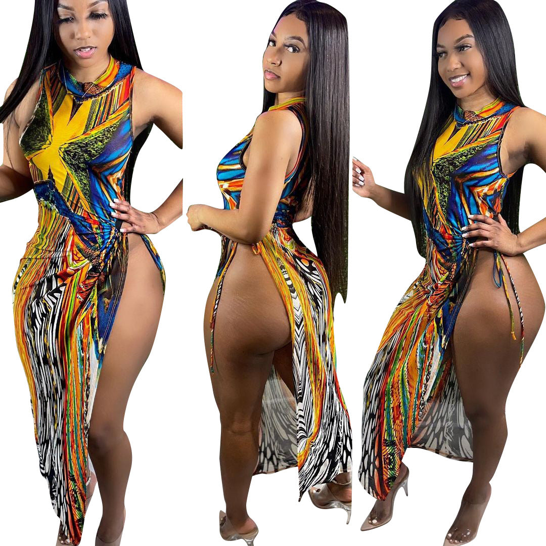 Dame Maxi-kjole med moderne asymmetrisk snit og farverigt print Stilla