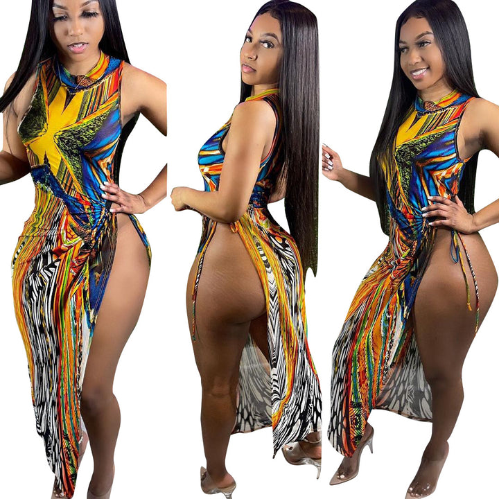 Dame Maxi-kjole med moderne asymmetrisk snit og farverigt print Stilla