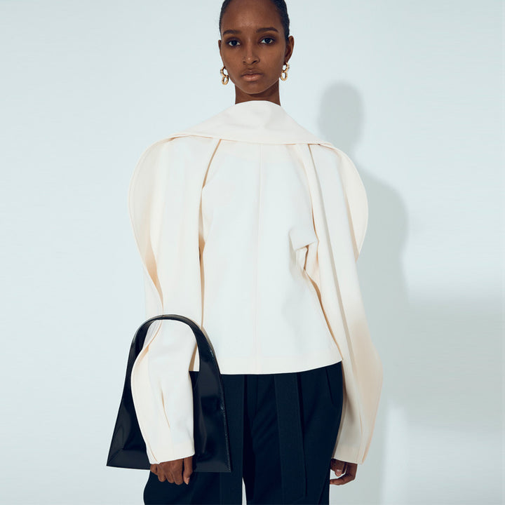 Dame elegant bluse med voluminøse ærmer og stylish ståkrave Stilla