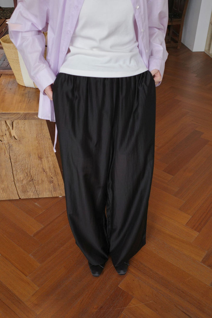Dame elegant, bredskåret satin-bukser med elastisk talje og praktiske lommer Stilla