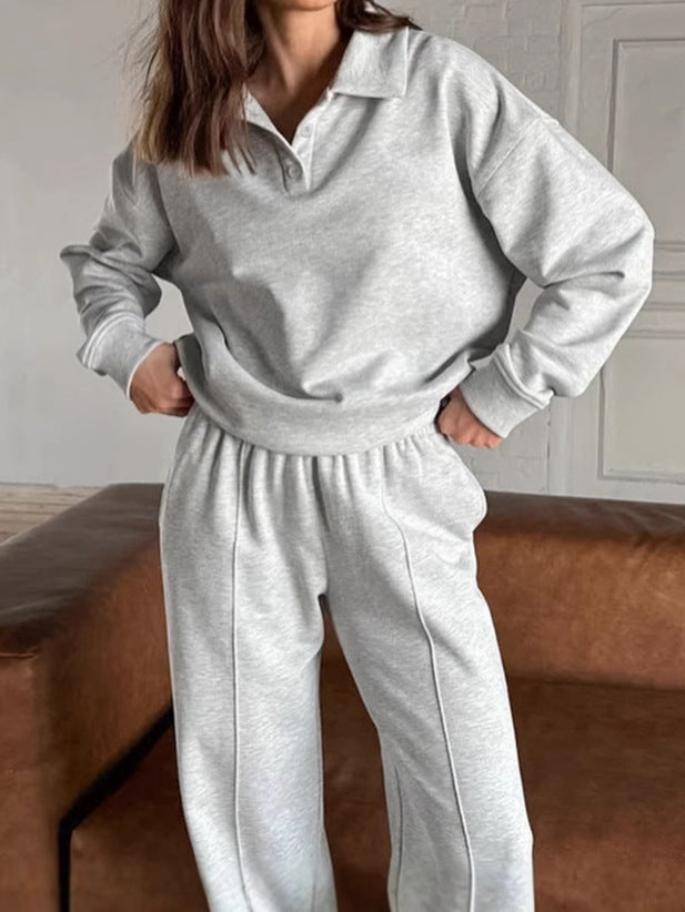 Dame behageligt loungewear-sæt med løstsiddende snit og elegant krave Stilla