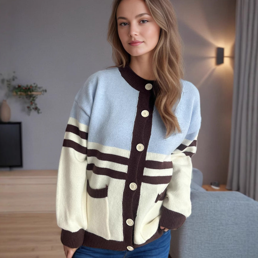 Kvinders cardigan med dekorative striber og store knapdetaljer Stilla