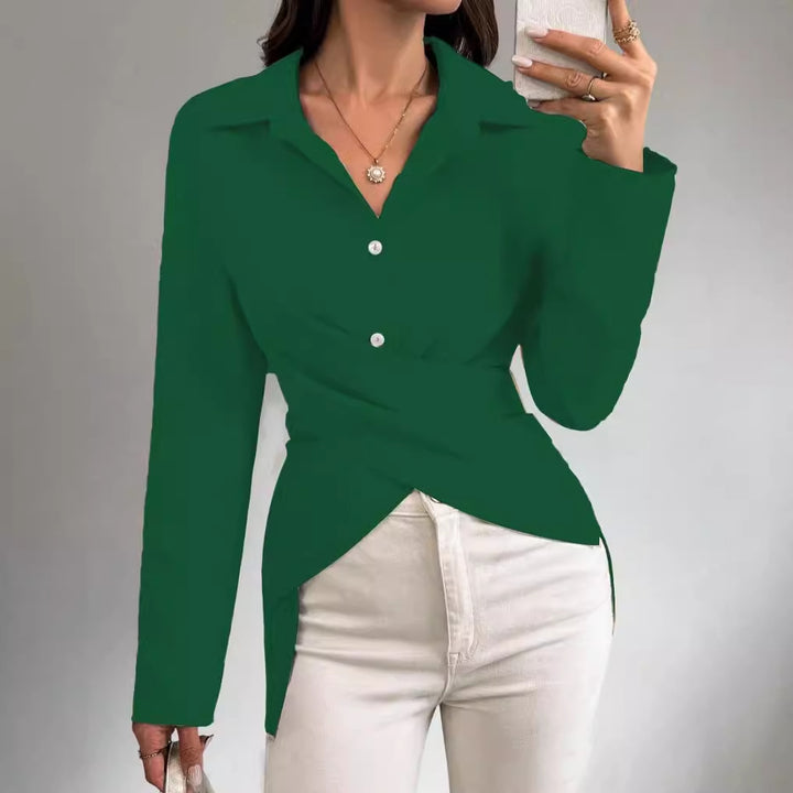 Dame indpakningsbluse med elegante knapdetaljer og fint struktureret stof Stilla